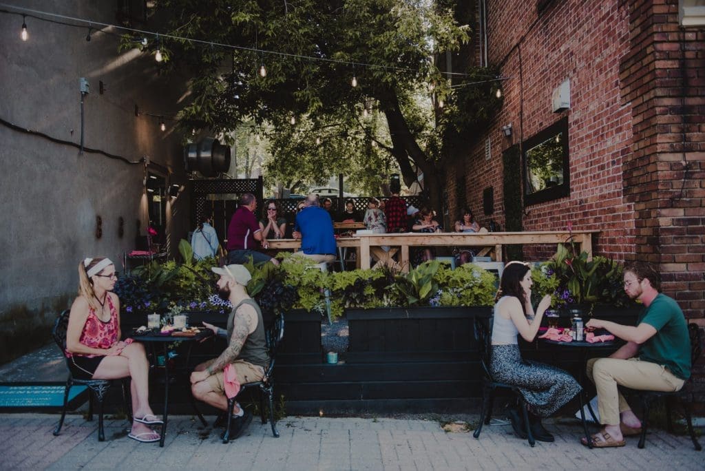 Ferguson Avenue 484 | L'Autochtone Taverne Americaine | Patio