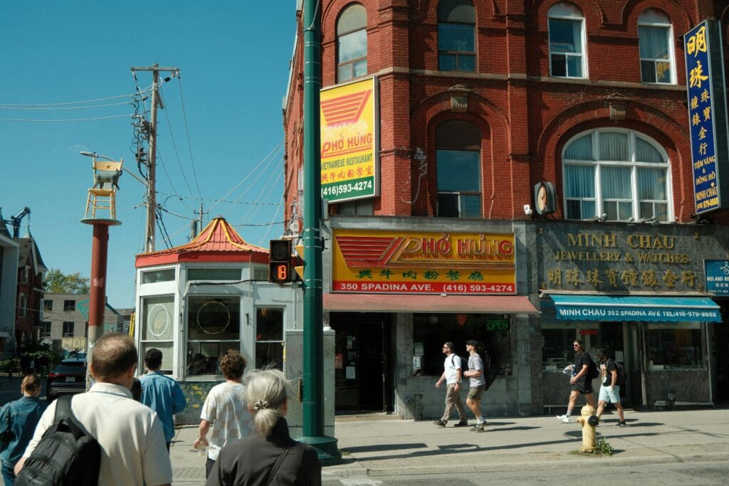 Pros & Cons of Opening a Restaurant in Downtown Toronto